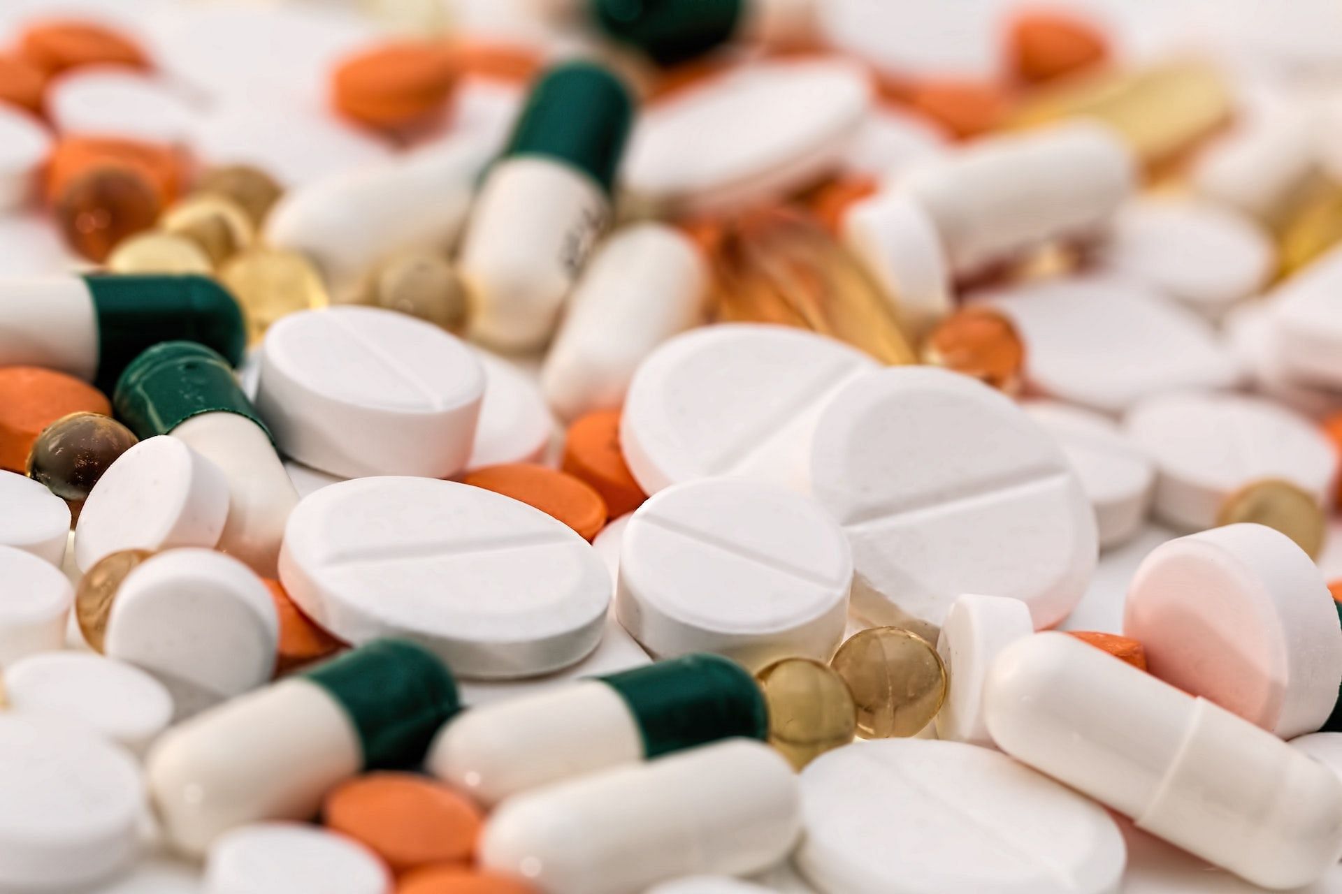 Medications like diuretics and chemotherapy medicines can cause magnesium deficiency. (Image via Pexels/Pixabay)